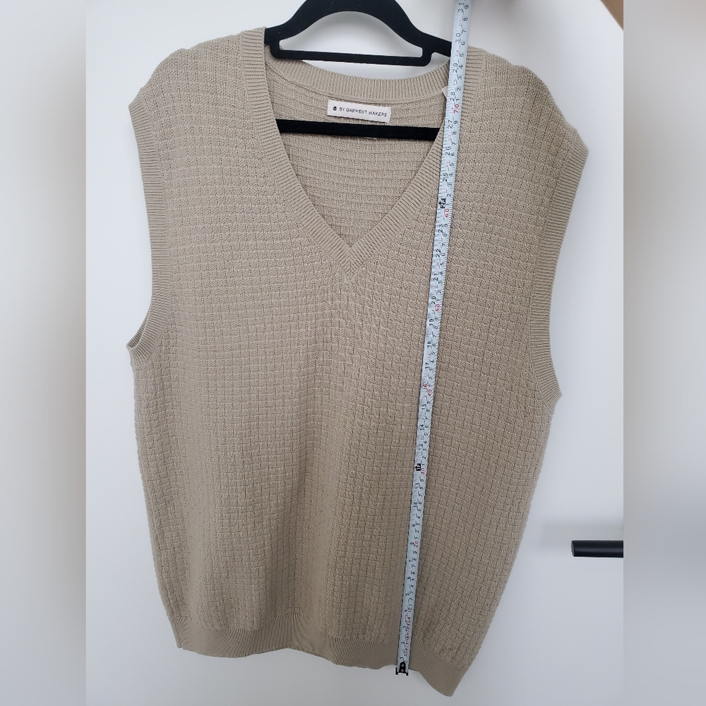 Beige Textured Knit Sweater Vest - Picture 3 of 4